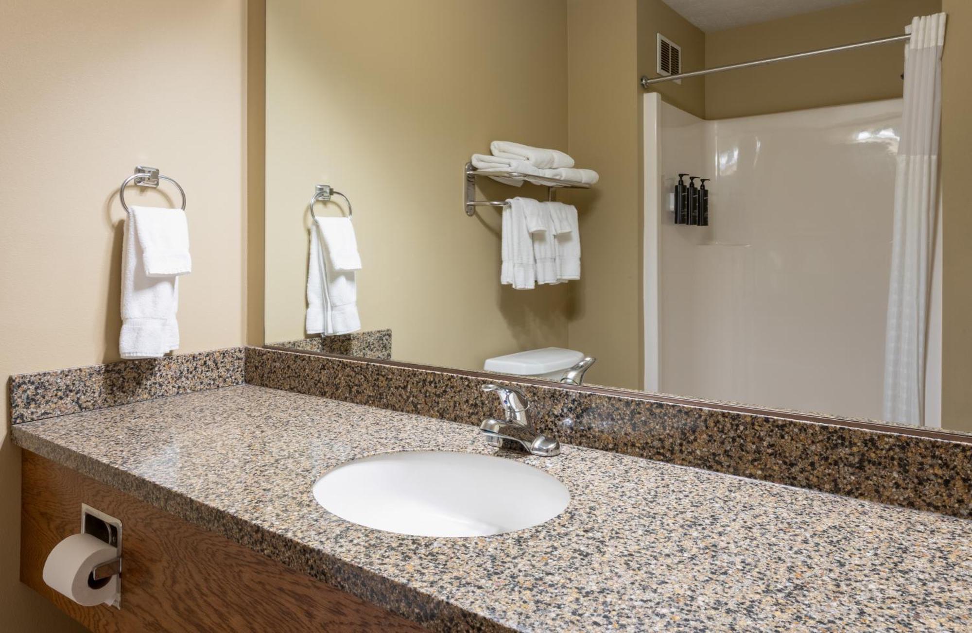 Grandstay Inn & Suites Of Luverne Bagian luar foto